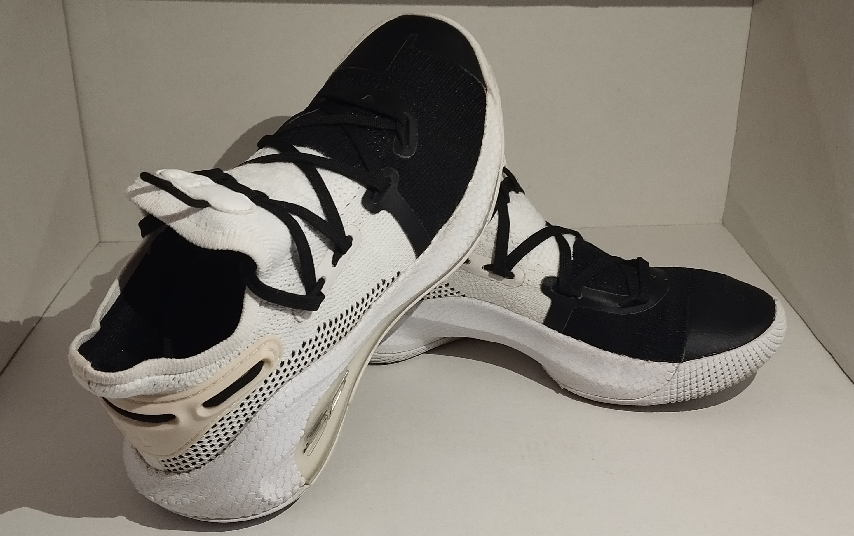 UNDER ARMOUR